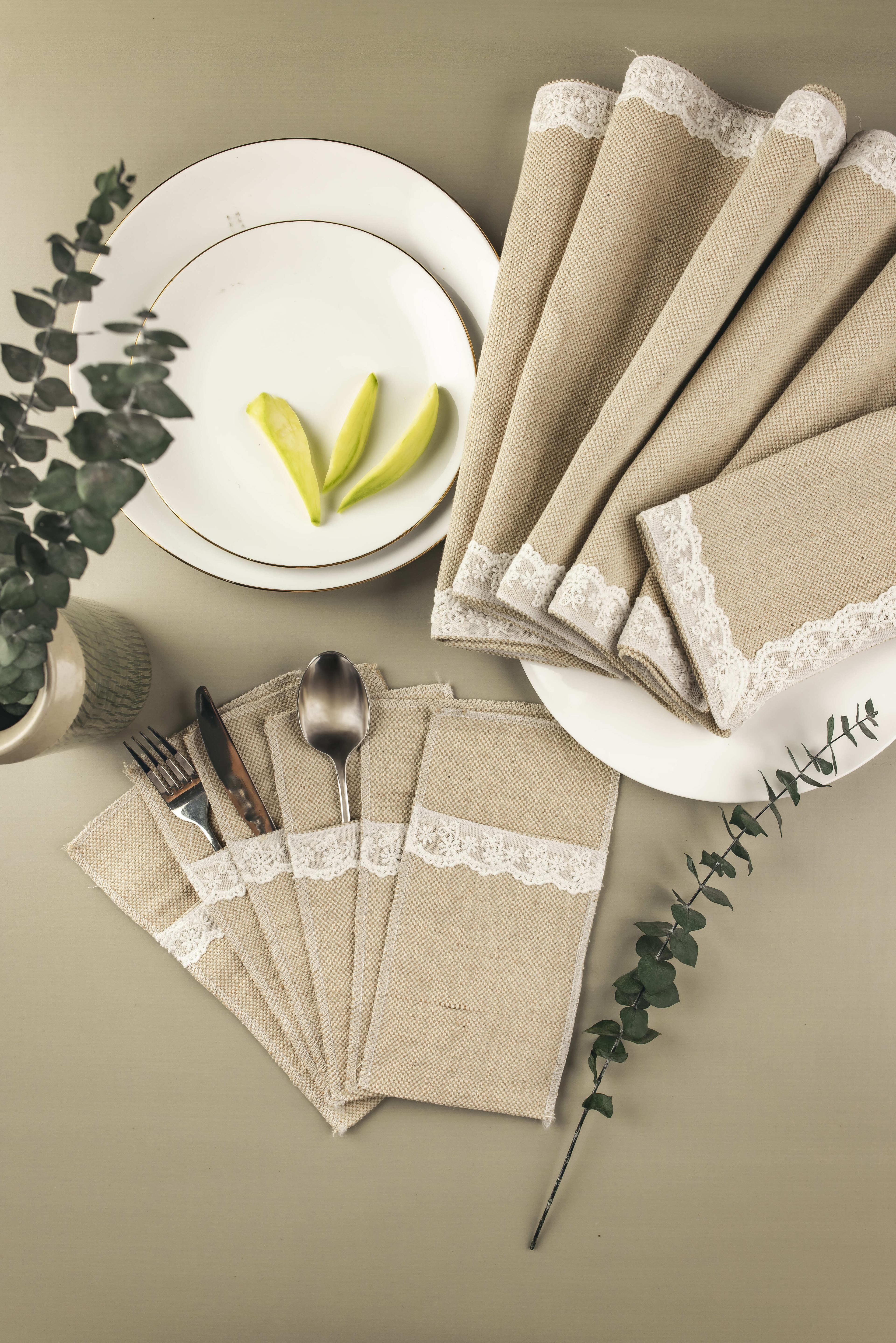 Table Runner & Cutlery Pouch